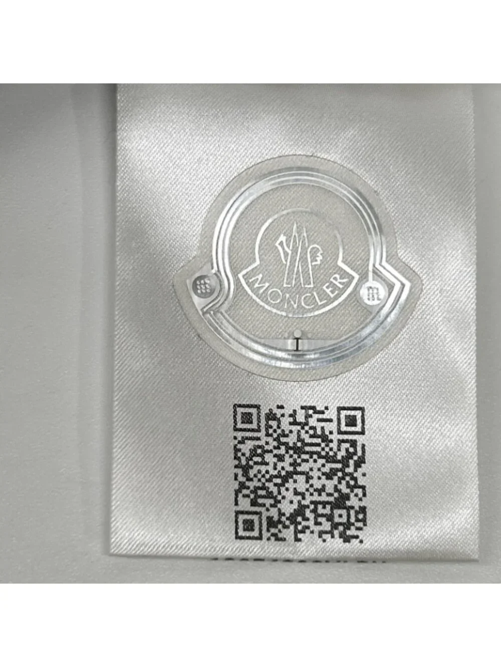 Moncler type22 material